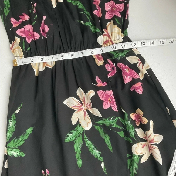 Women’s medium dress, halter style. - Picture 7 of 7